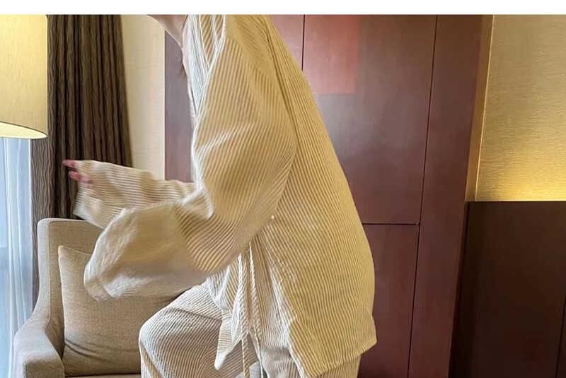 GOUB - V-hals pyjamaset met krijtstreep