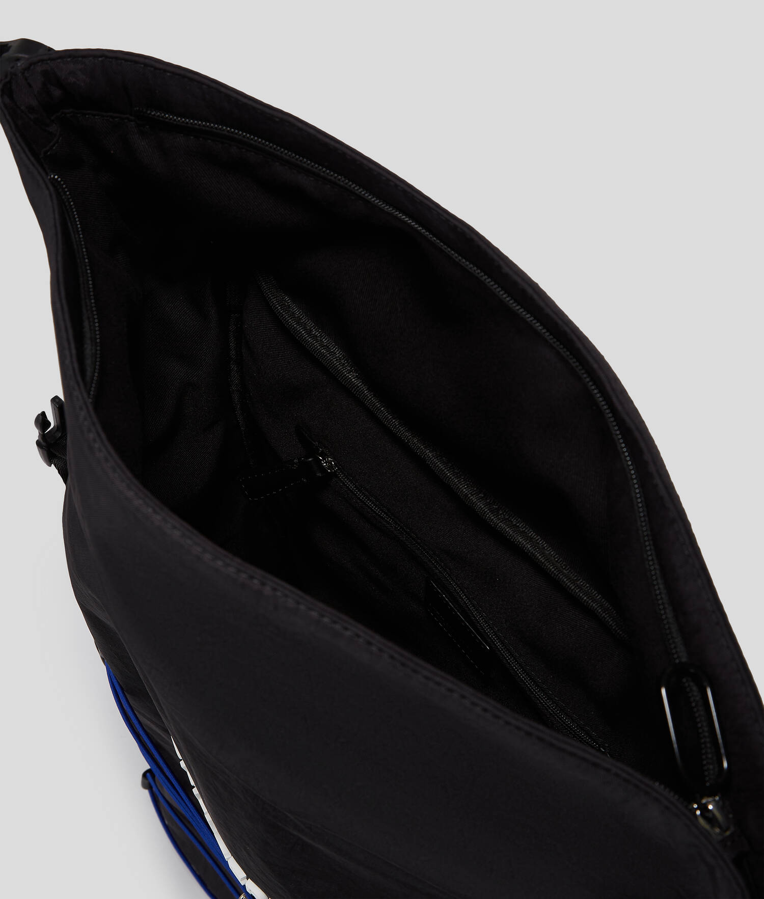 SAC À DOS FONCTIONNEL À RABAT ROULÉ AVEC CORDONS - Noir