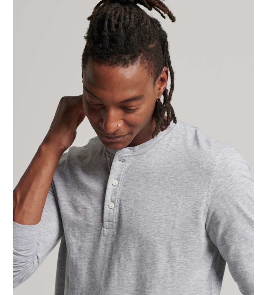 Camiseta Superdry de algodão orgânico com textura irregular, cor cinza.