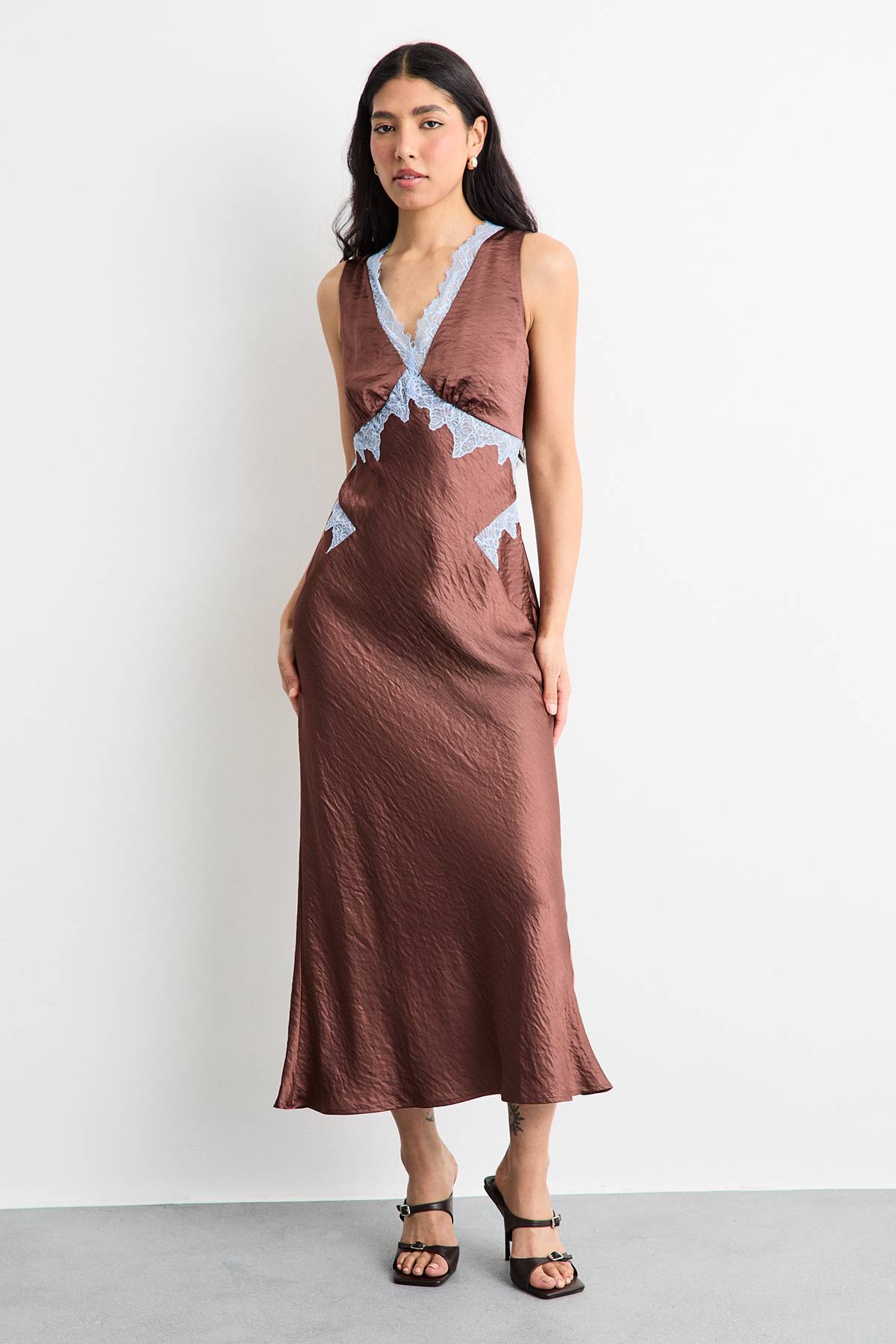 Warehouse Robe Midi Biais À Empiècements Brodés De Dentelle
