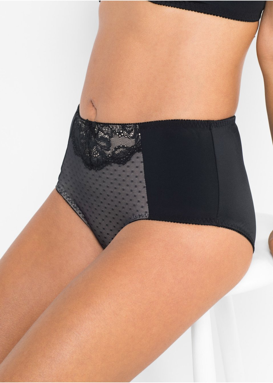 Joli slip modelant