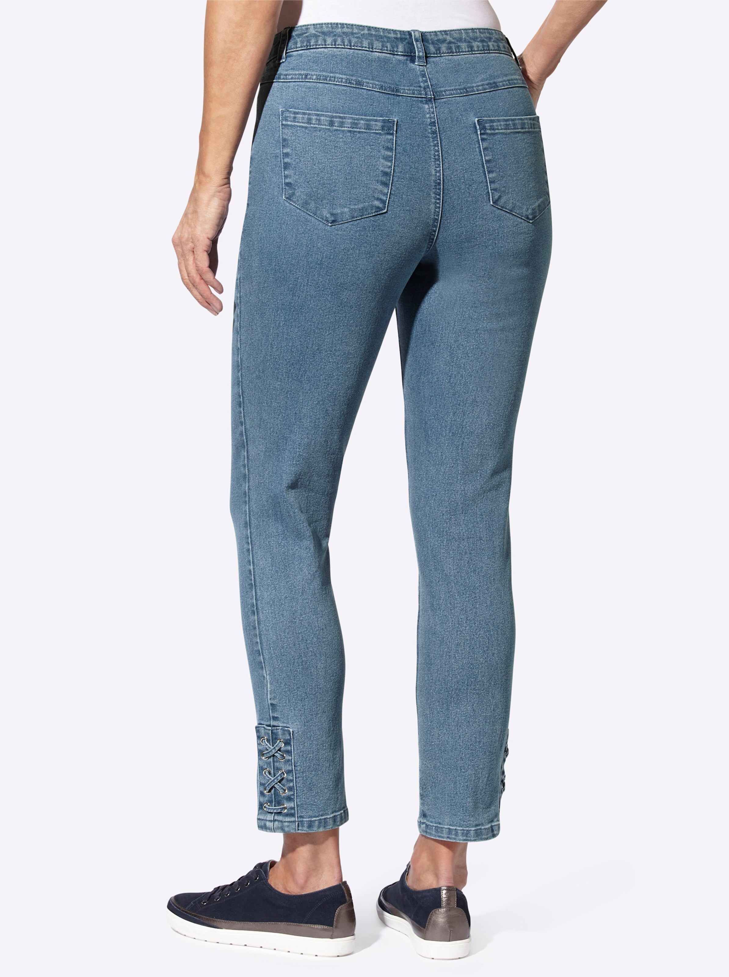 Jeans in blue-bleached