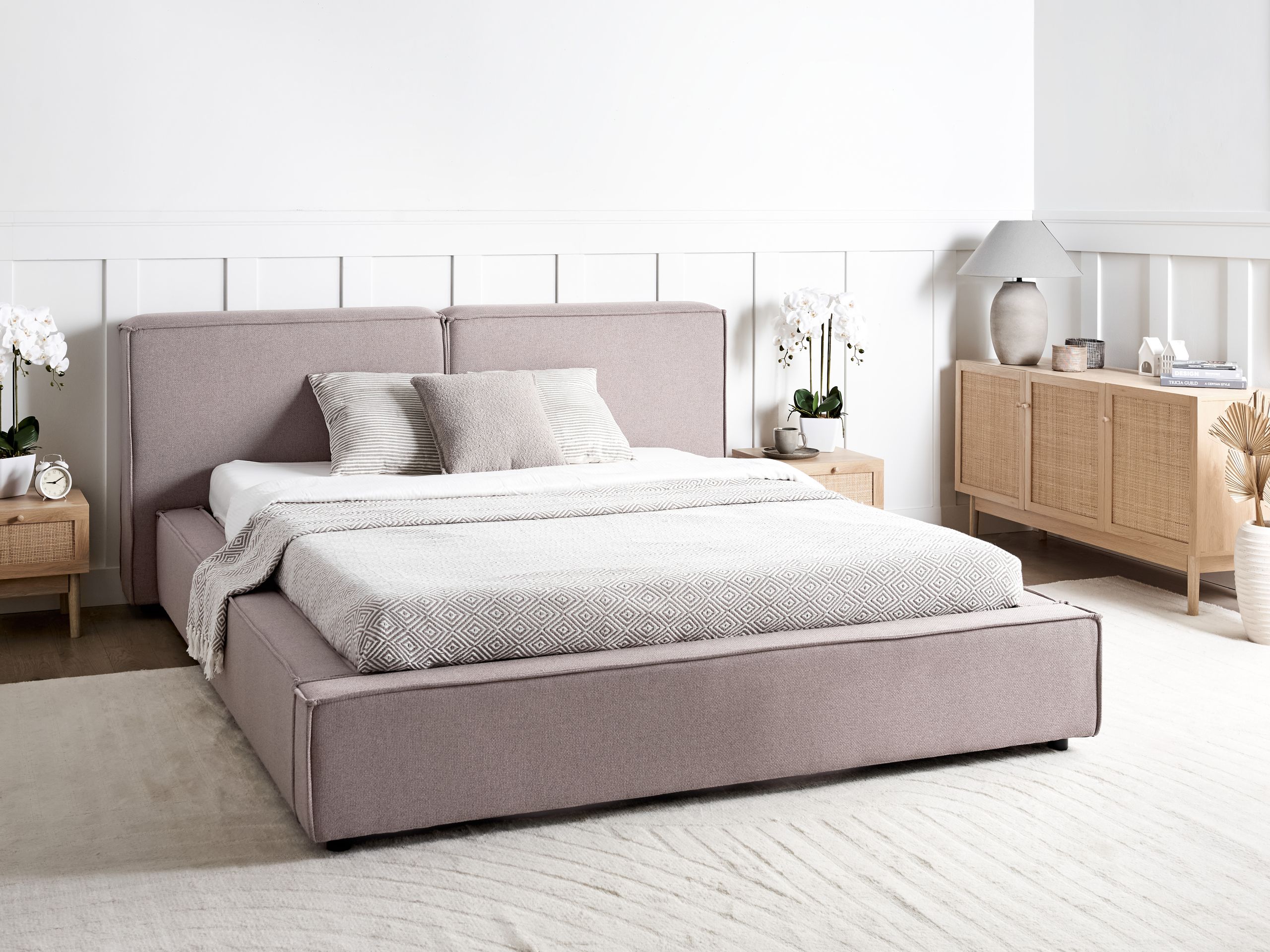Beliani - LINARDS - Tweepersoonsbed - Lichtbruin - 160 x 200 cm - Stof