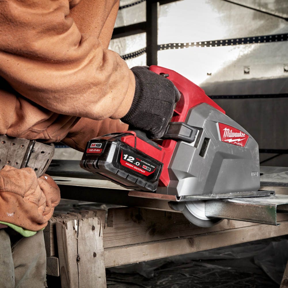 MILWAUKEE 18V FUEL™ 203mm Metal Cutting Circular Saw Skin M18FMCS66-0