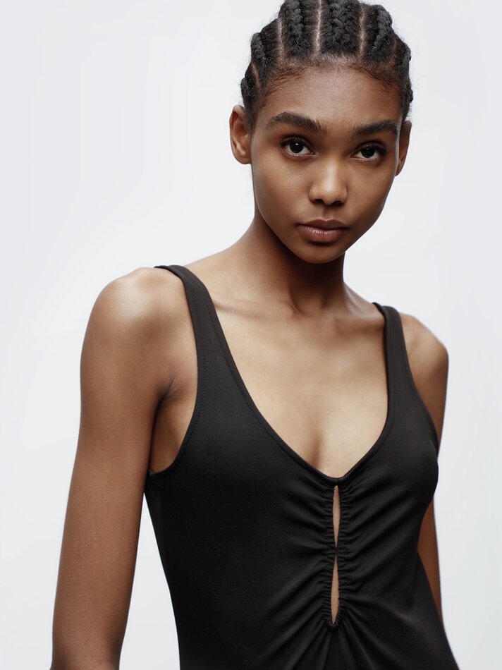 Vestido midi preto com alças