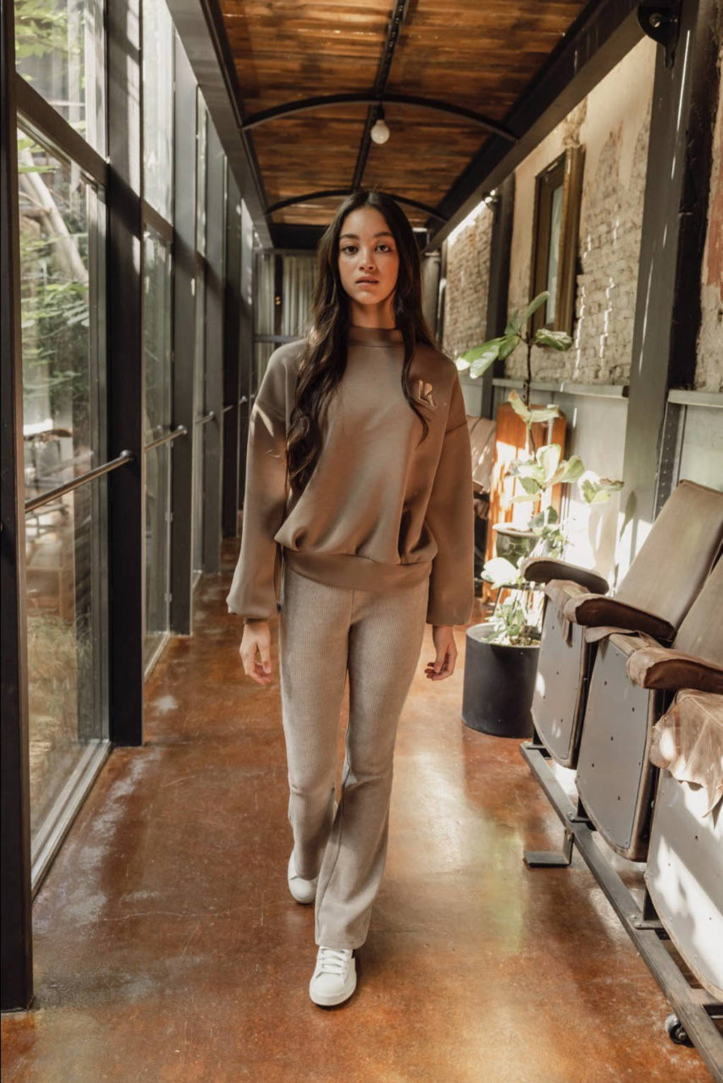 LOOXS corduroy flared broek greige