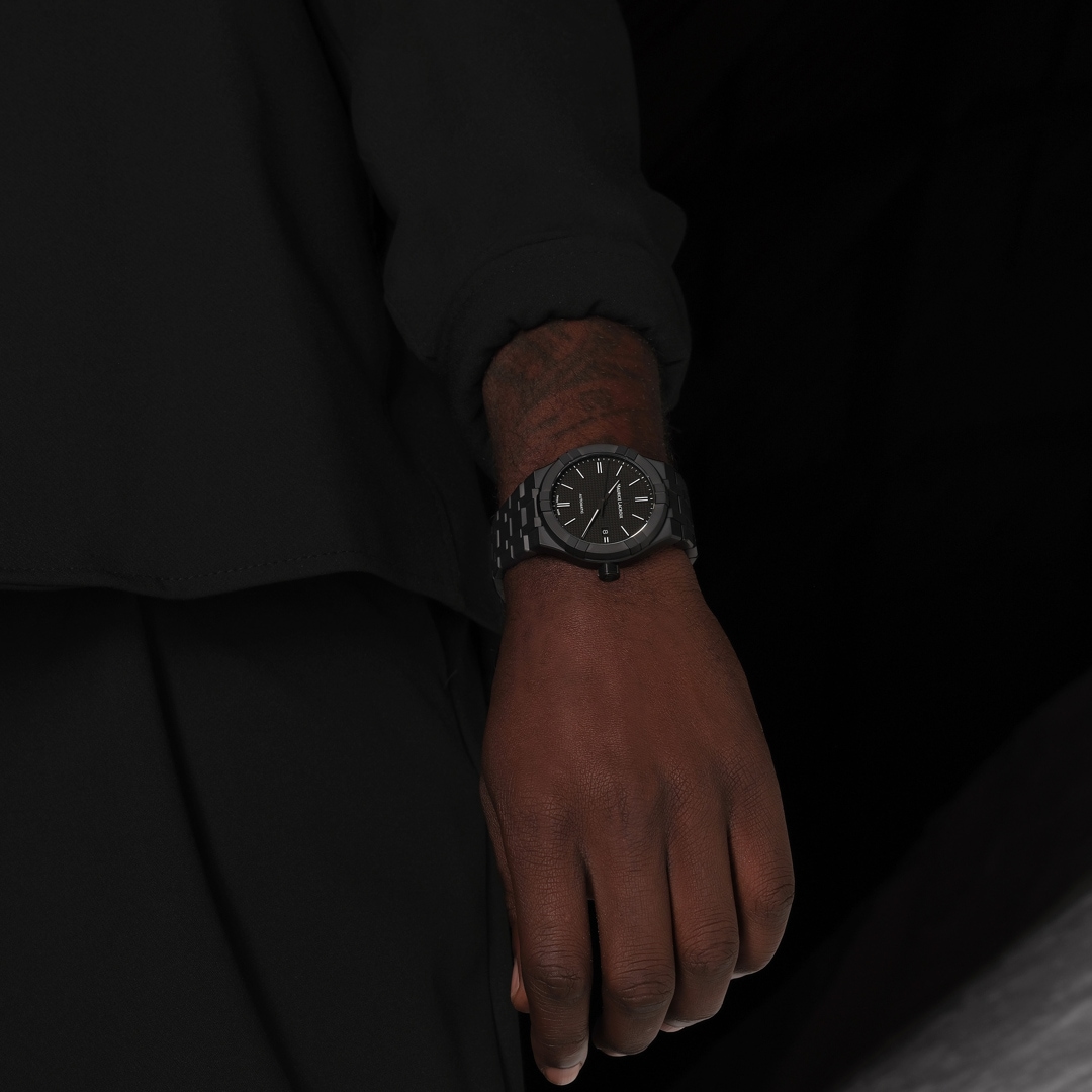 Maurice Lacroix Aikon Automatik 42mm Keramik schwarz