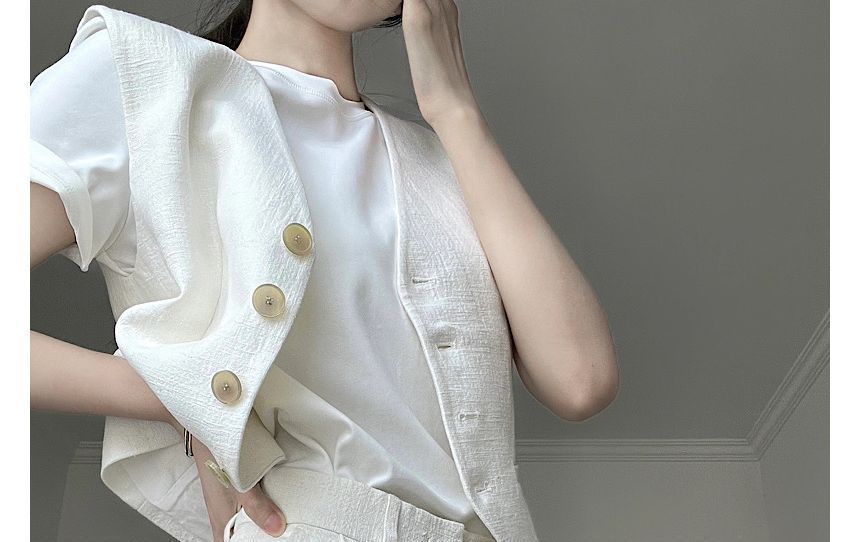 Flowerisque - Vest met knoopjes / T-shirt met korte mouwen / Broek met hoge taille en wijde pijpen