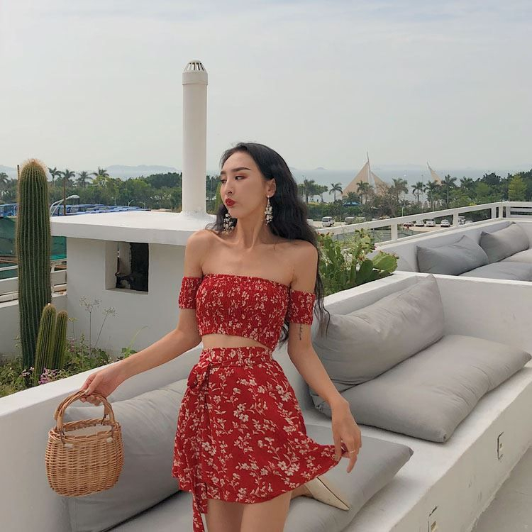 EROPIA - Set: Off-shoulder crop top met bloemenprint + minirok