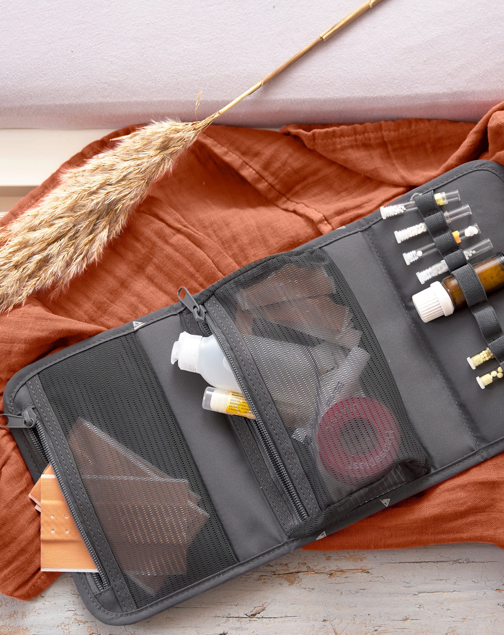 Erste-Hilfe-Tasche S.O.S. UNIVERSE in anthracite