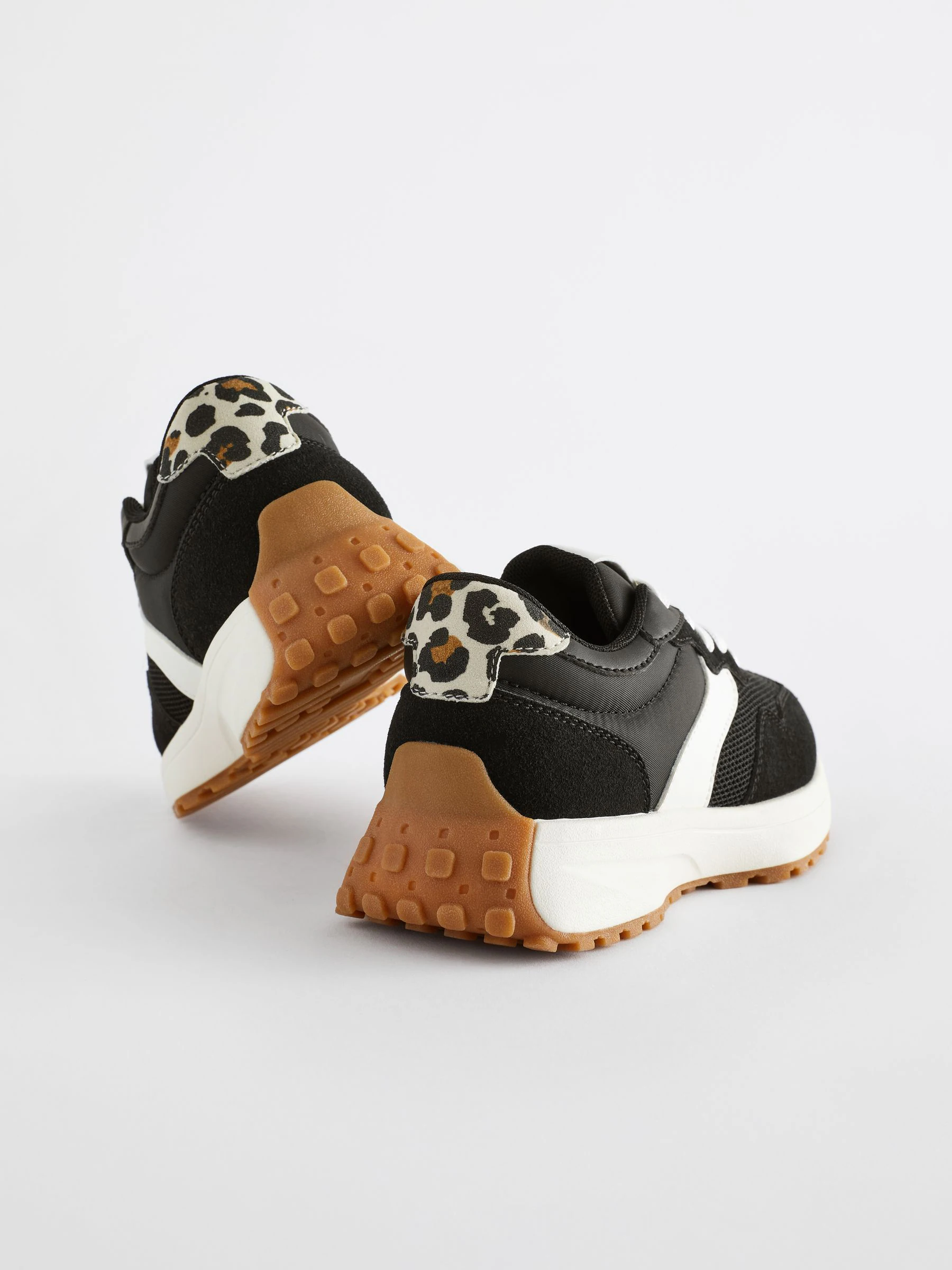Zwart - Vetersneakers met dikke zool
