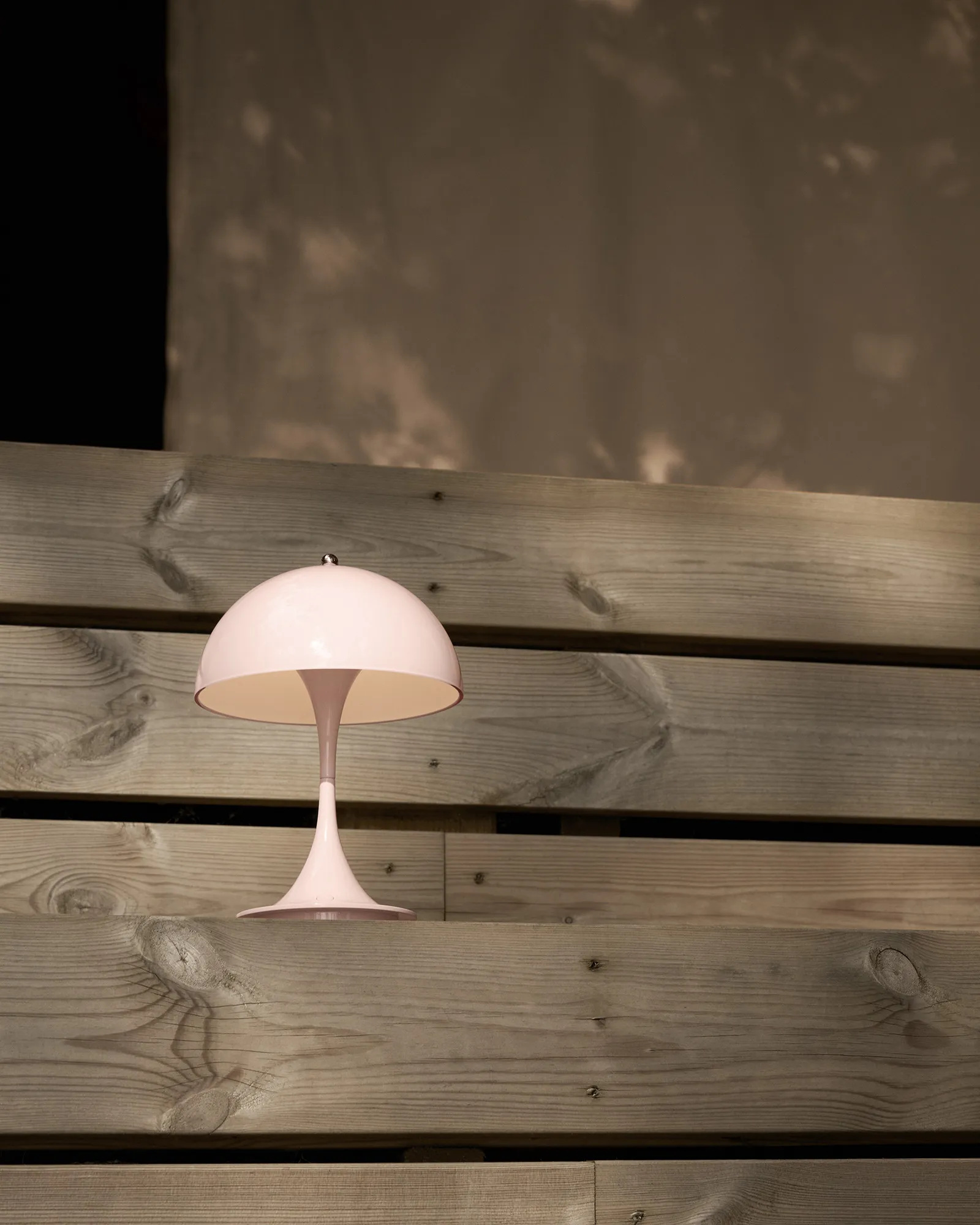 Louis Poulsen Panthella 160 Portable Pale Rose Acryl - UNIVERSAL PLUG