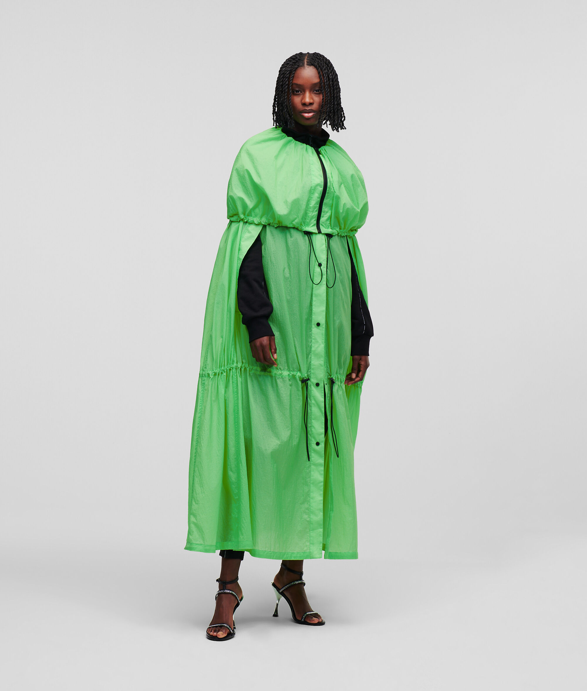 MANTEAU DE PLUIE VOLUMINEUX SÉLECTIONNÉ PAR HUN KIM