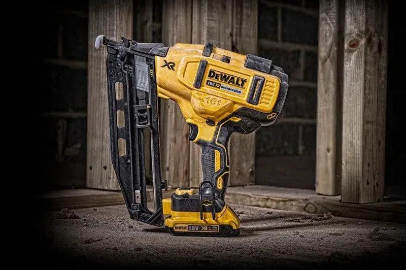 DeWALT DCN660P2 Accu afwerktacker 16Ga 18V XR 5.0Ah in koffer