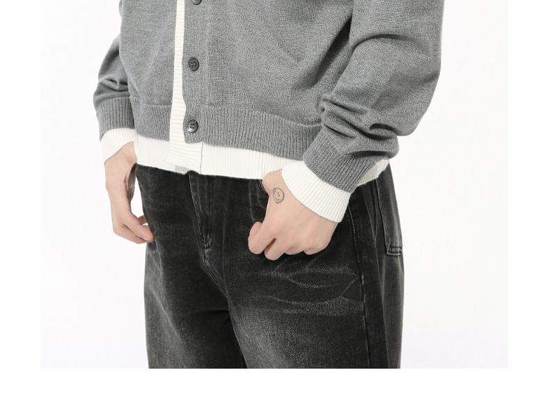 FAERIS - V-hals vest met contrasterende rand