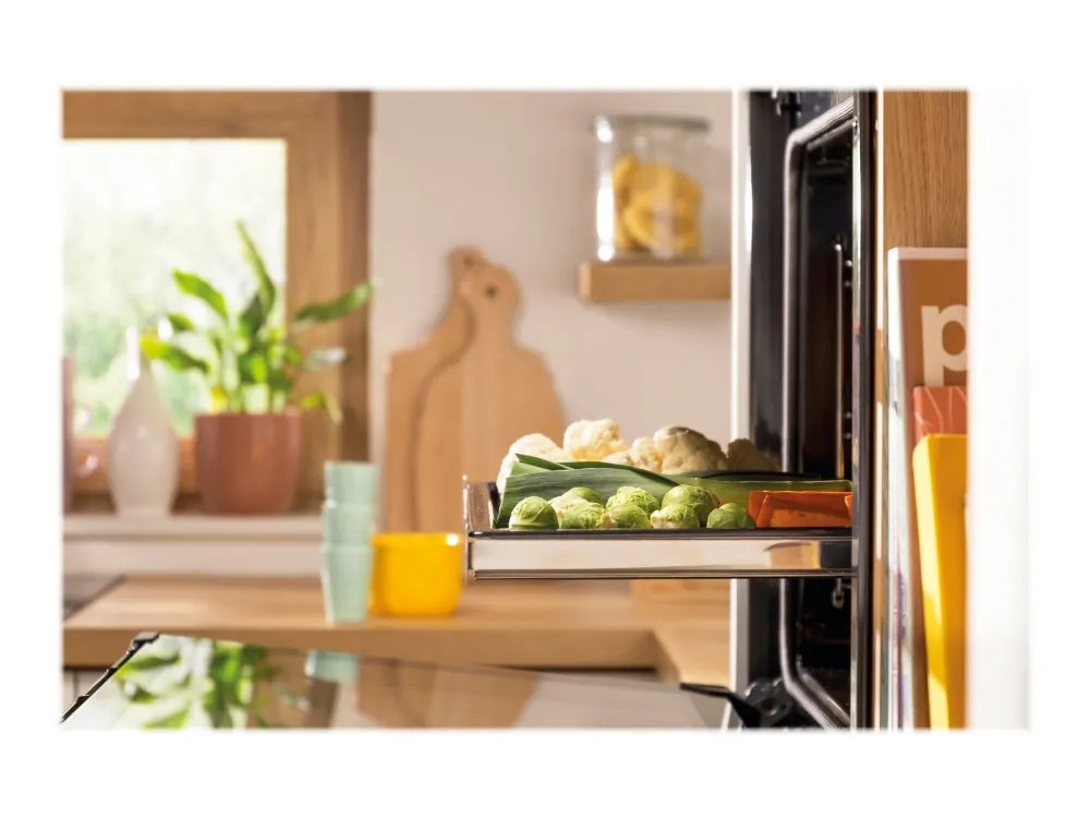 Gorenje Essential BOS6737E13BG - Ovn - med dampfunktion - til indbygning - niche - bredde: 56 cm - dybde: 55 cm - højde: 59 cm - med selv-rengøring - Klasse A - sort