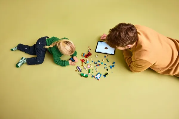 LEGO Disney 43264 Toy Story-fejring: Tog og fjernstyret bil