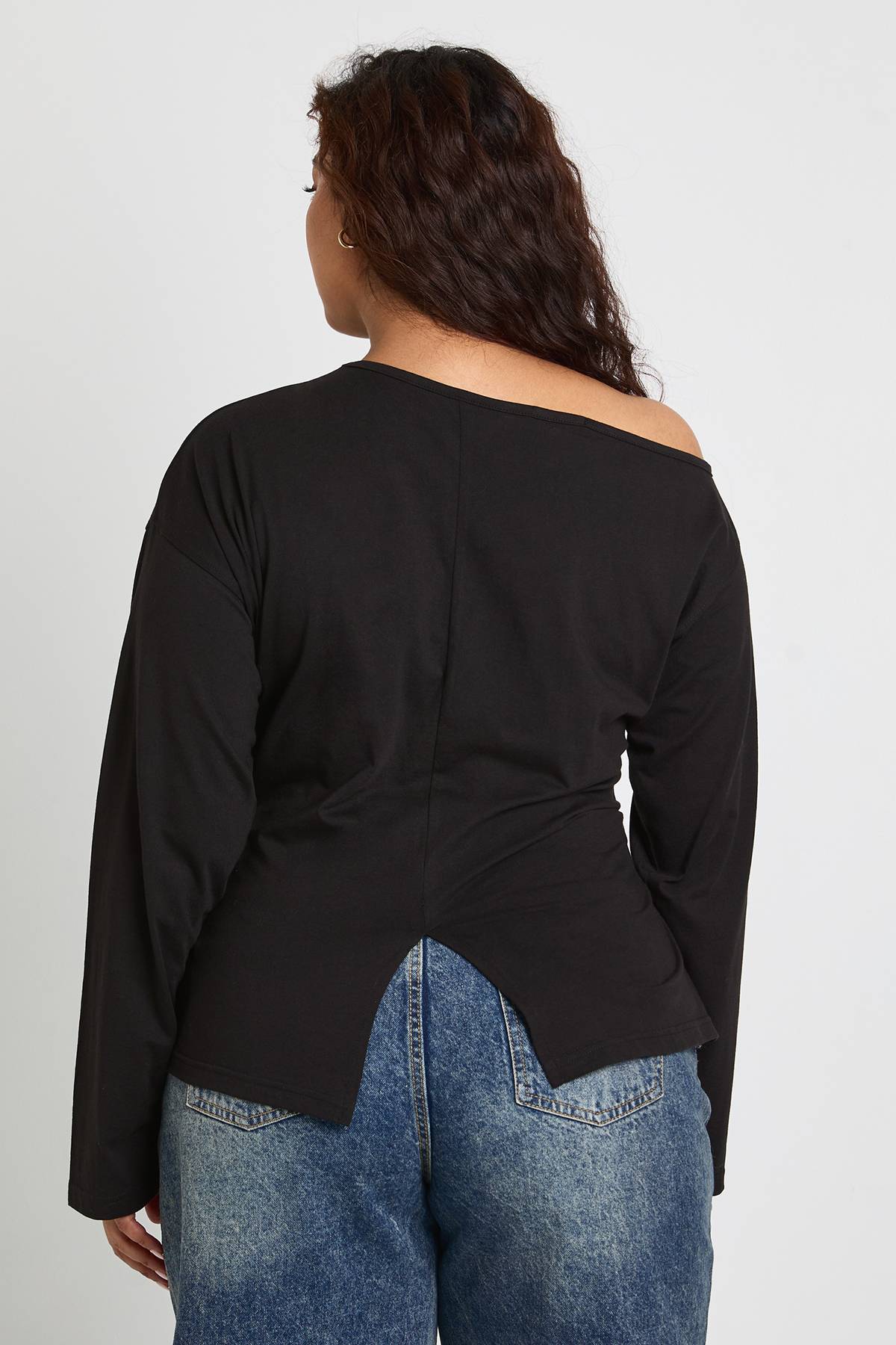 boohoo Haut Grande Taille Épaules Dénudées avec Fronces et Ourlet Fendu