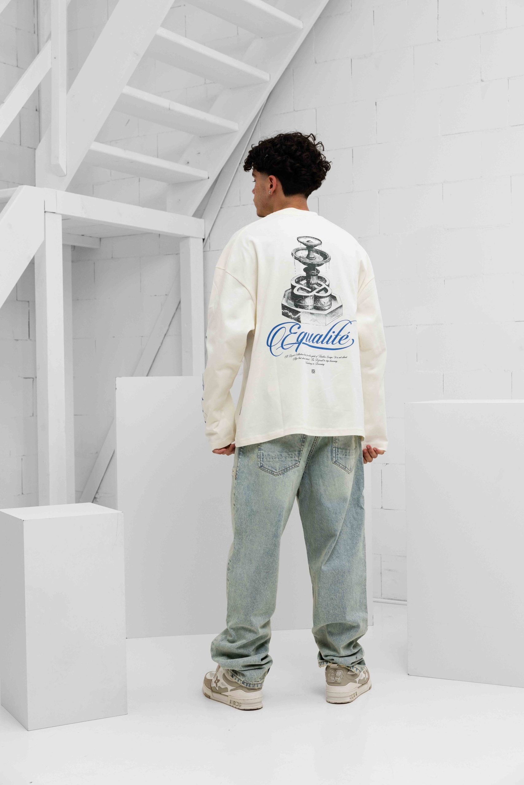 Equalité Fountain Oversized Longsleeve Heren Gebroken Wit
