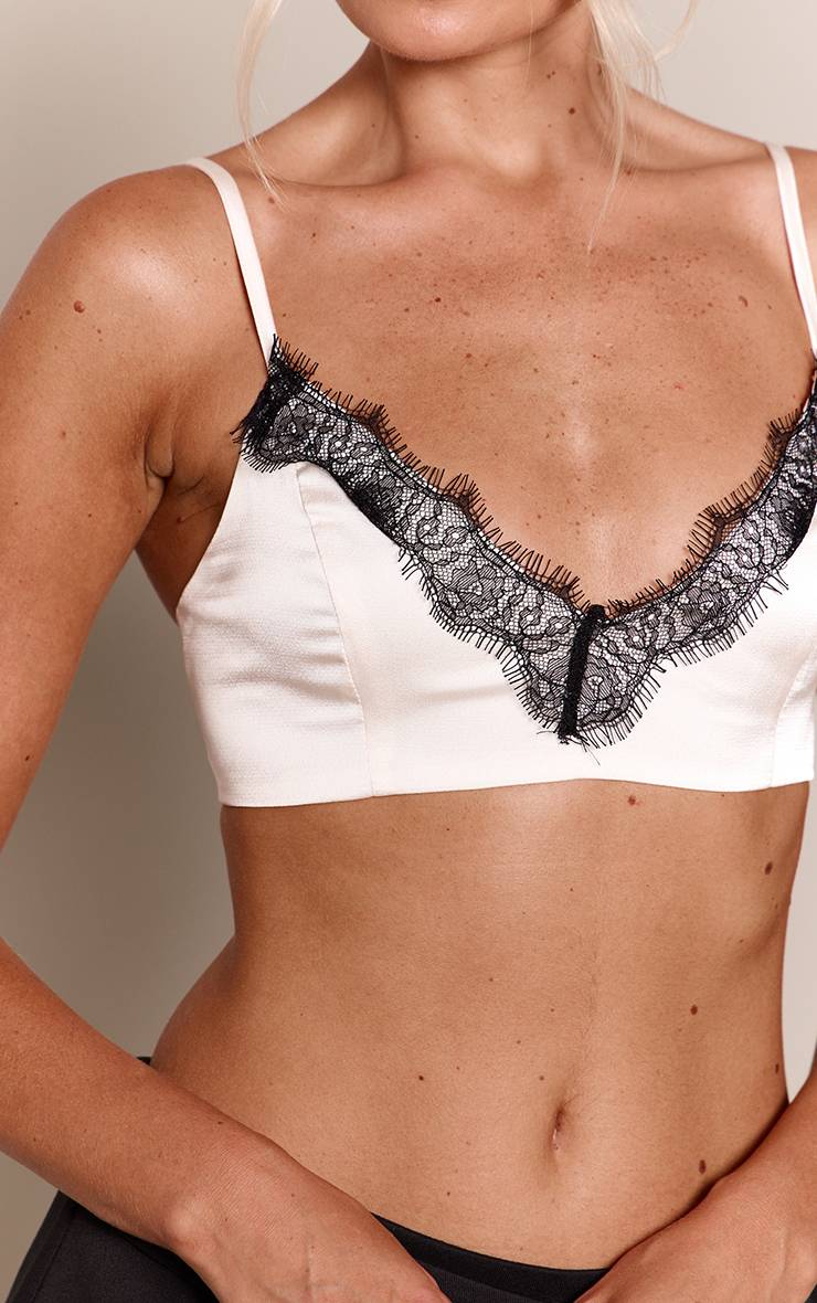 Crème Brassière En Satin Avec Dentelle Contrastante