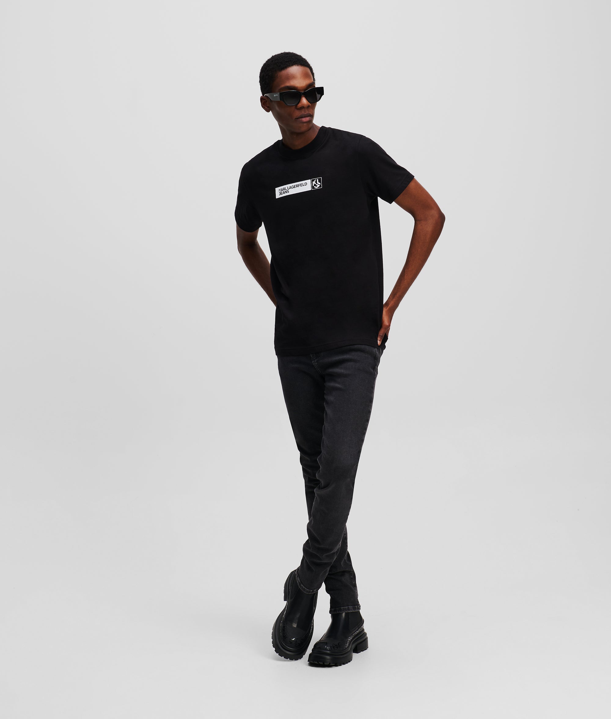 SLIM-FIT T-SHIRT
