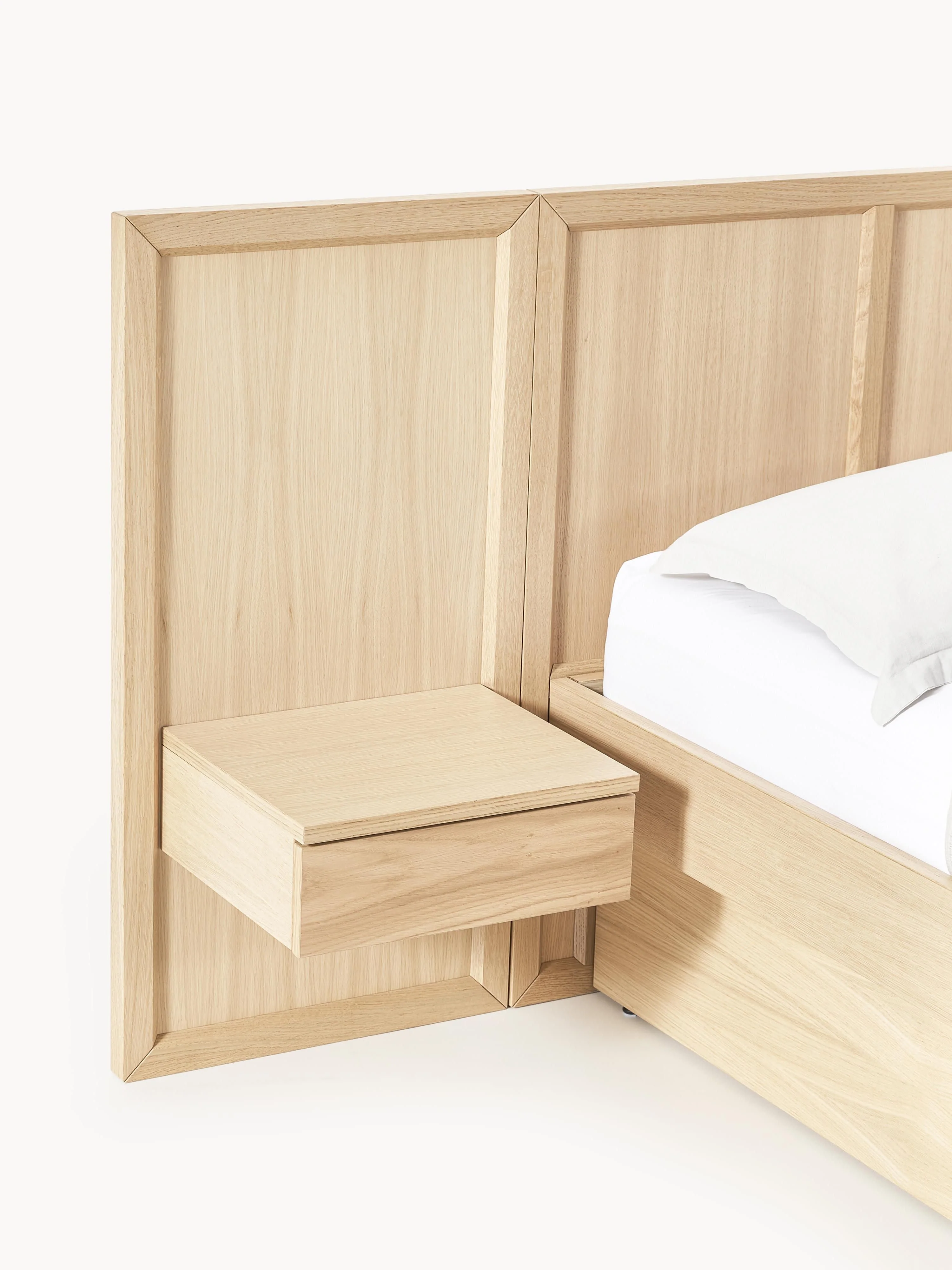 Houten bed Nanto met lades en hoofdeinde