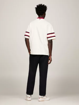 Camiseta Hilfiger Monotype com mangas listradas