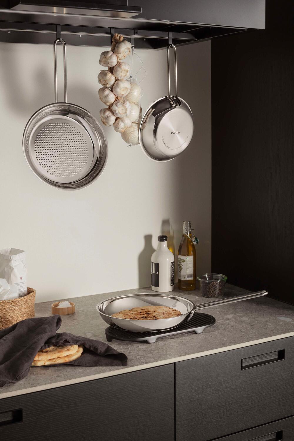 Eva Trio  Ø24 cm - Honeycomb Stainless Steel stegepande