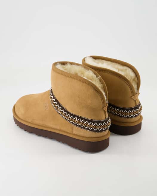 UGG Classic Mini Crescent Winterschuhe in Beige