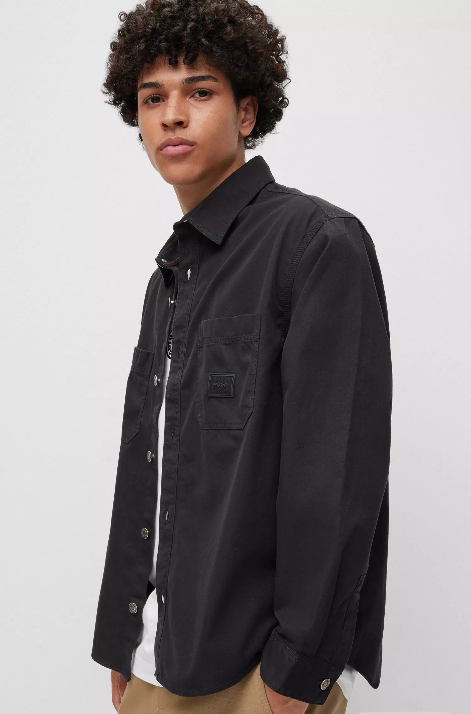 Sobretudo HUGO vermelho de modelagem oversized em sarja de algodão com bolsos aplicados.
