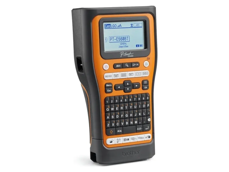 Brother P-Touch PT-E560BTSP - Etikettemaskine - S/H - termo transfer - Rulle (2,4 cm) - 180 dpi - op til 30 mm/sek. - USB 3.0, Bluetooth 5.0 - skærer - spejltryk, Full & Half Cut Function, printforhåndsvisning - sort og orange