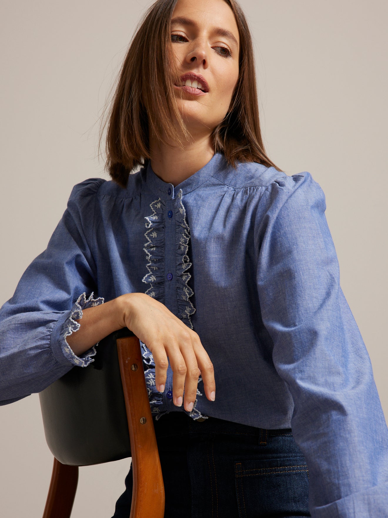 Chemise chambray femme volant brodé