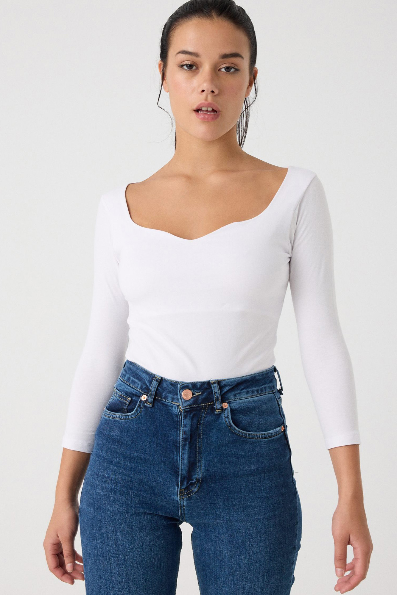 Camiseta com decote em forma de coração
