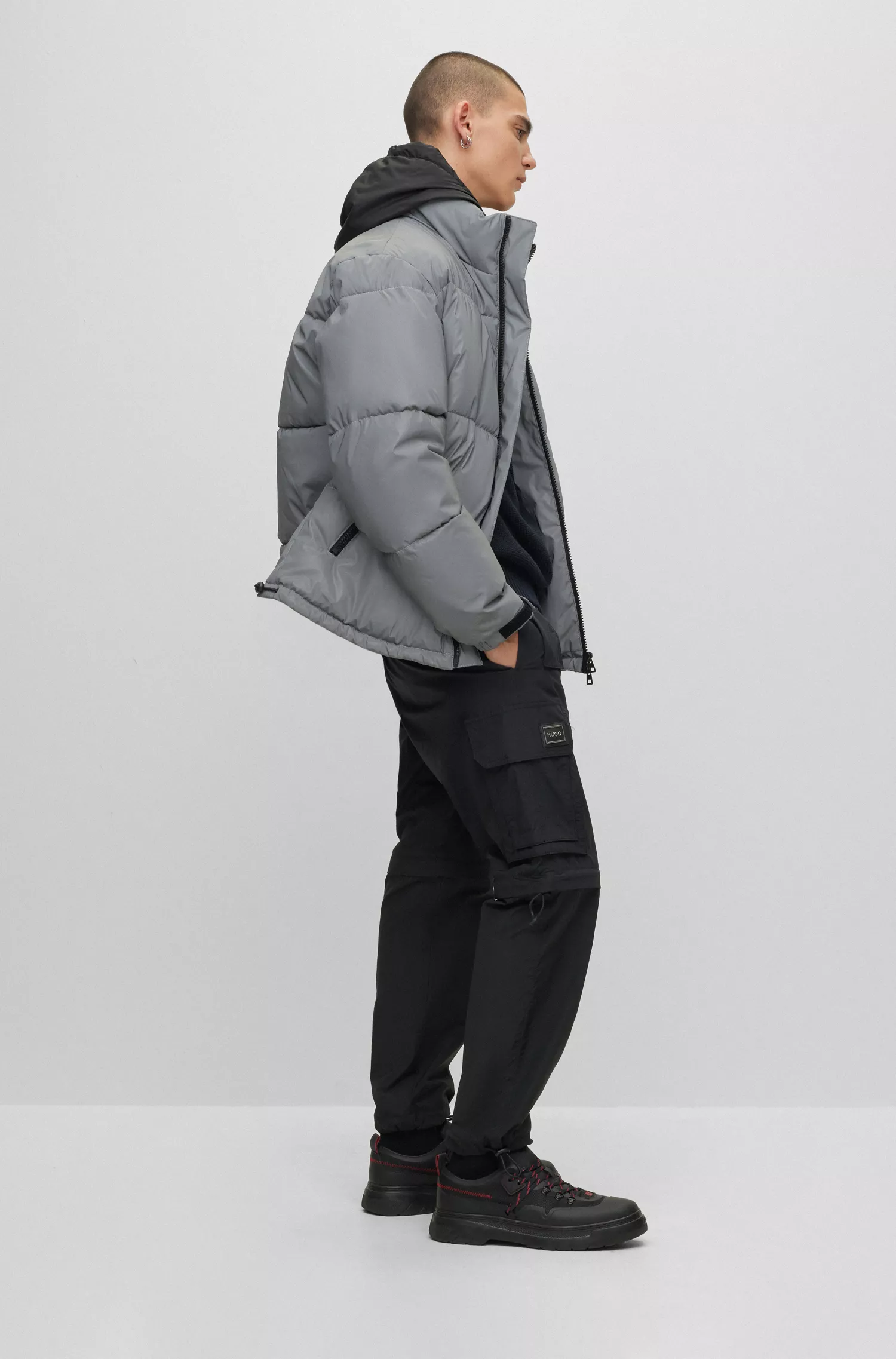 Jaqueta puffer HUGO vermelha, repelente à água, com efeito refletor decorativo.