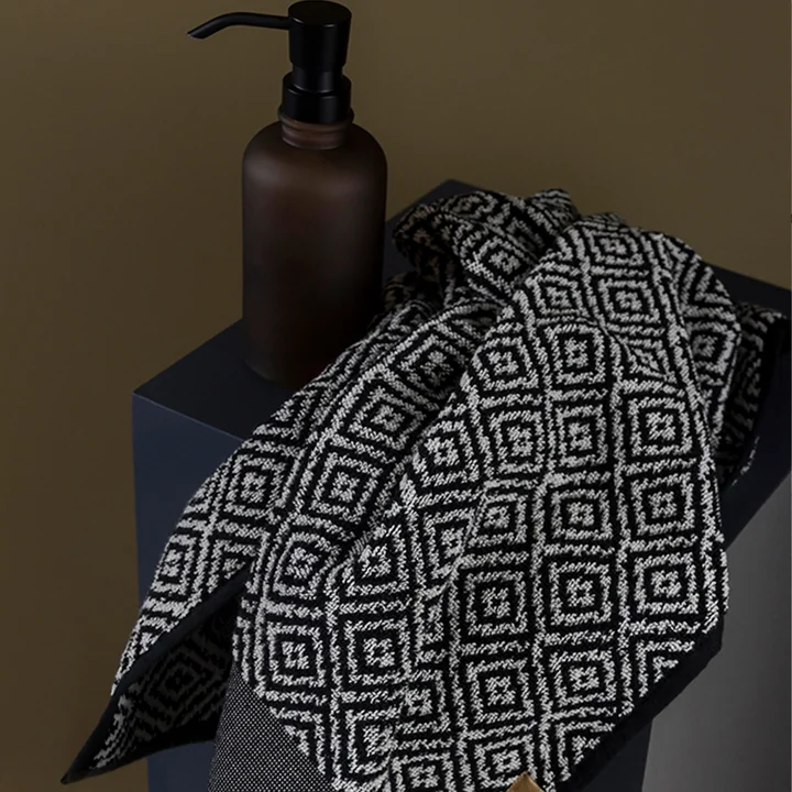 Mette Ditmer - Morocco Badetuch 70 x 140 cm, schwarz / weiss