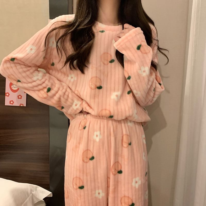 Closette - Pyjamaset: Lange mouwen fleece top met perzikprint + loungebroek