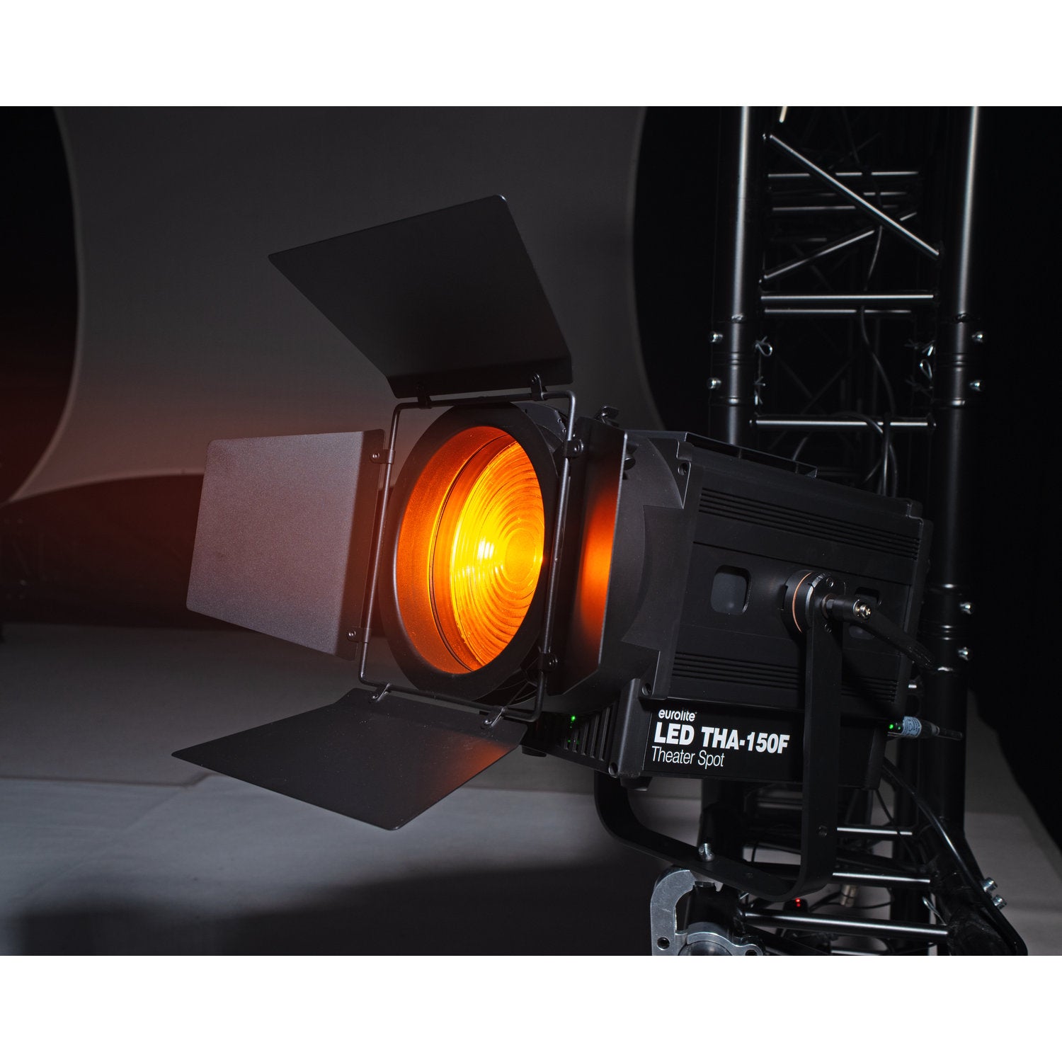 Eurolite LED THA-150F theaterspot