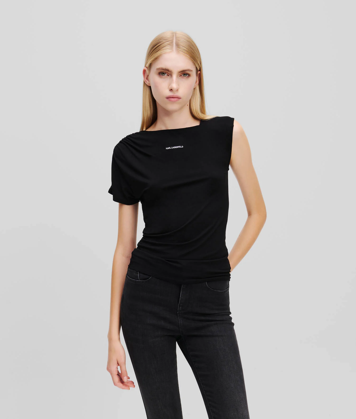T-SHIRT À UNE MANCHE