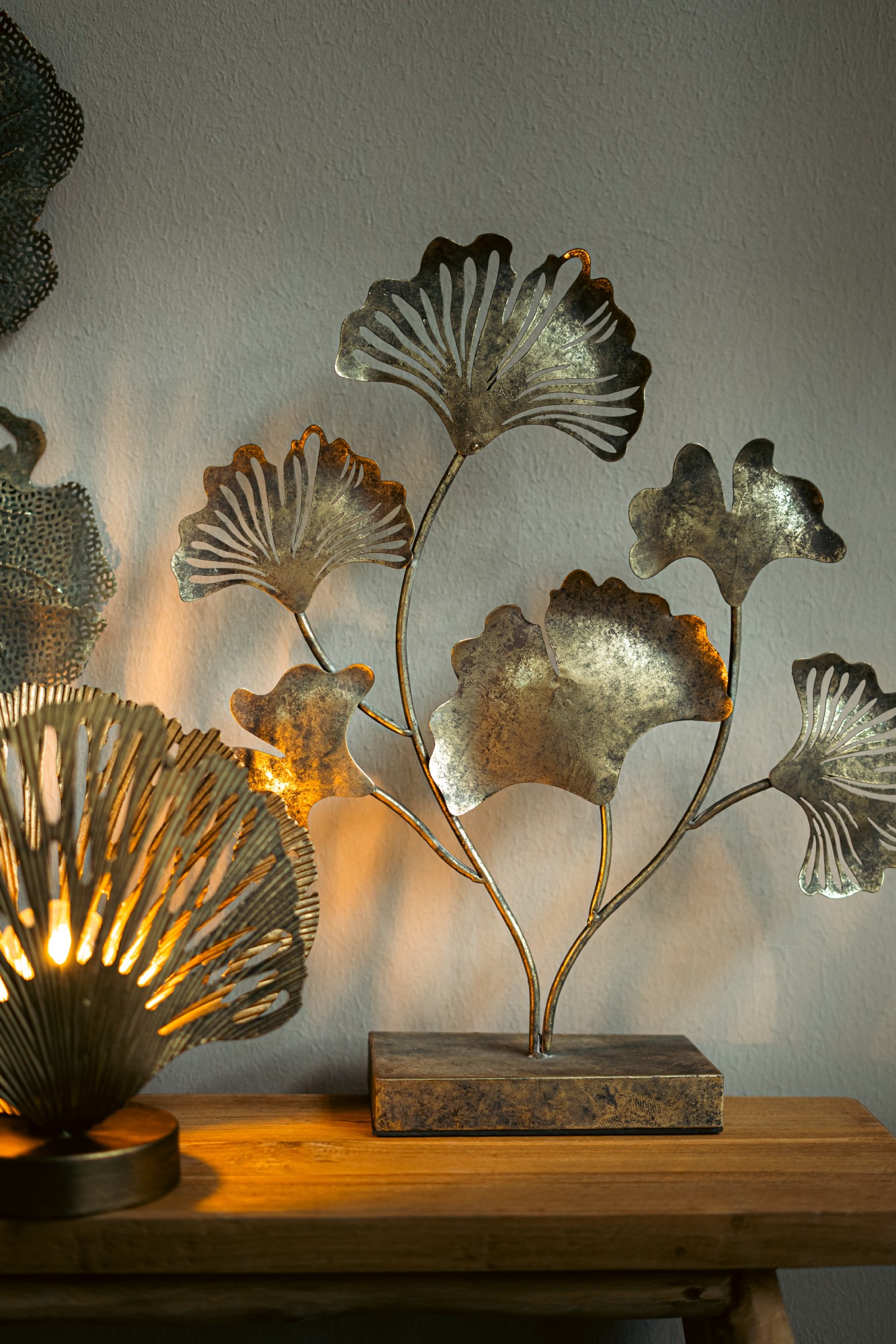 Metall-Skulptur 'Gingkoblätter', antik gold, H 52 cm, B 46 cm, L 12 cm von fischer's lagerhaus