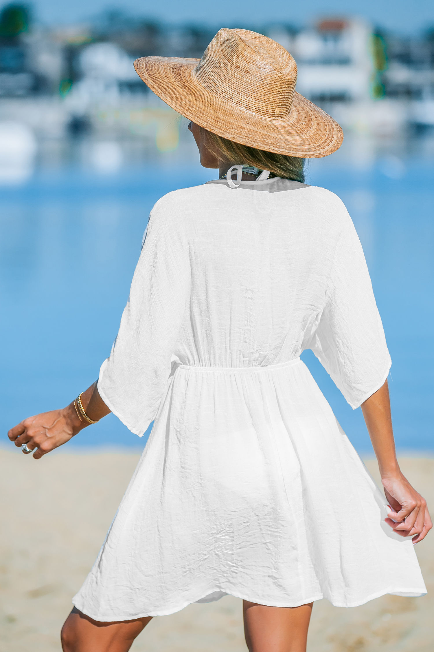 Robe cover up à col plongeant en broderie blanche