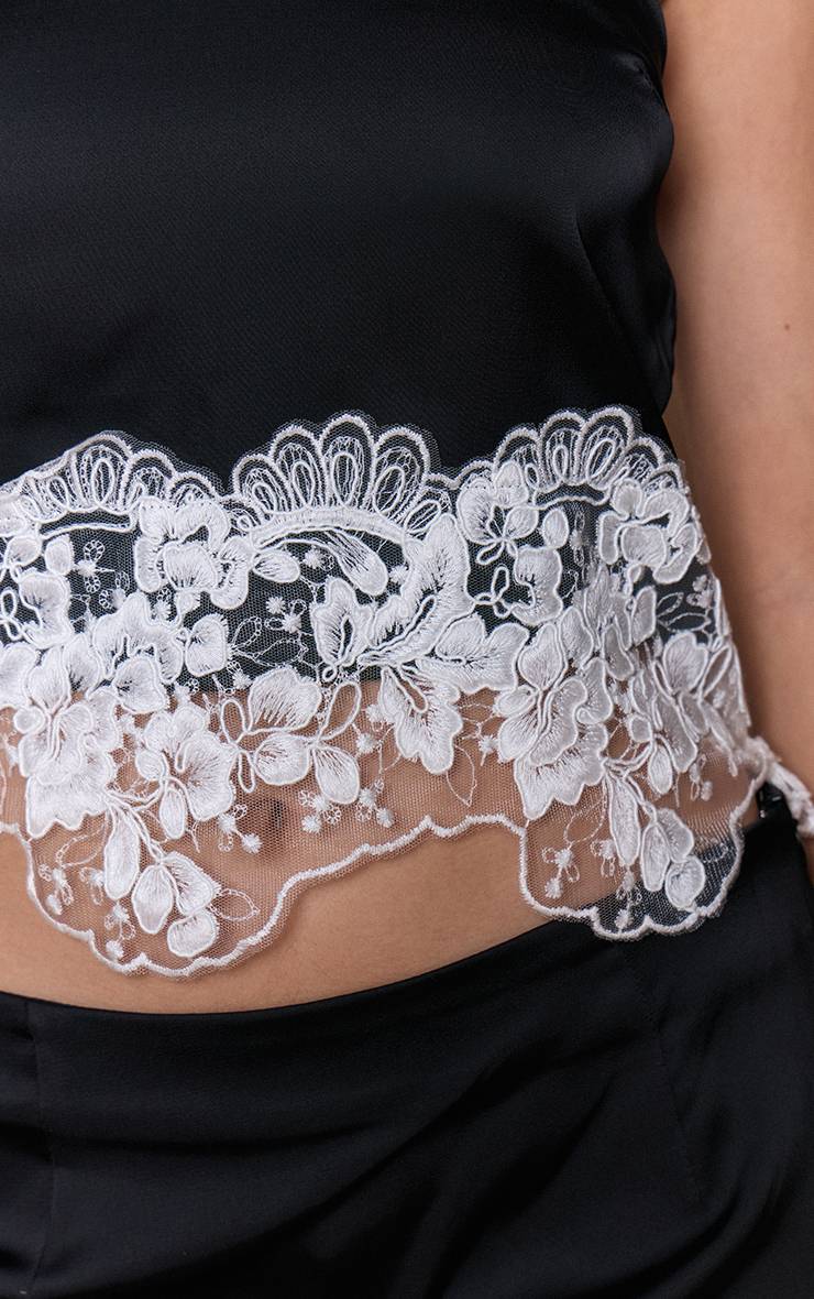 Noir Top Col Halter En Satin Avec Détails En Dentelle Contrastée À L'ourlet