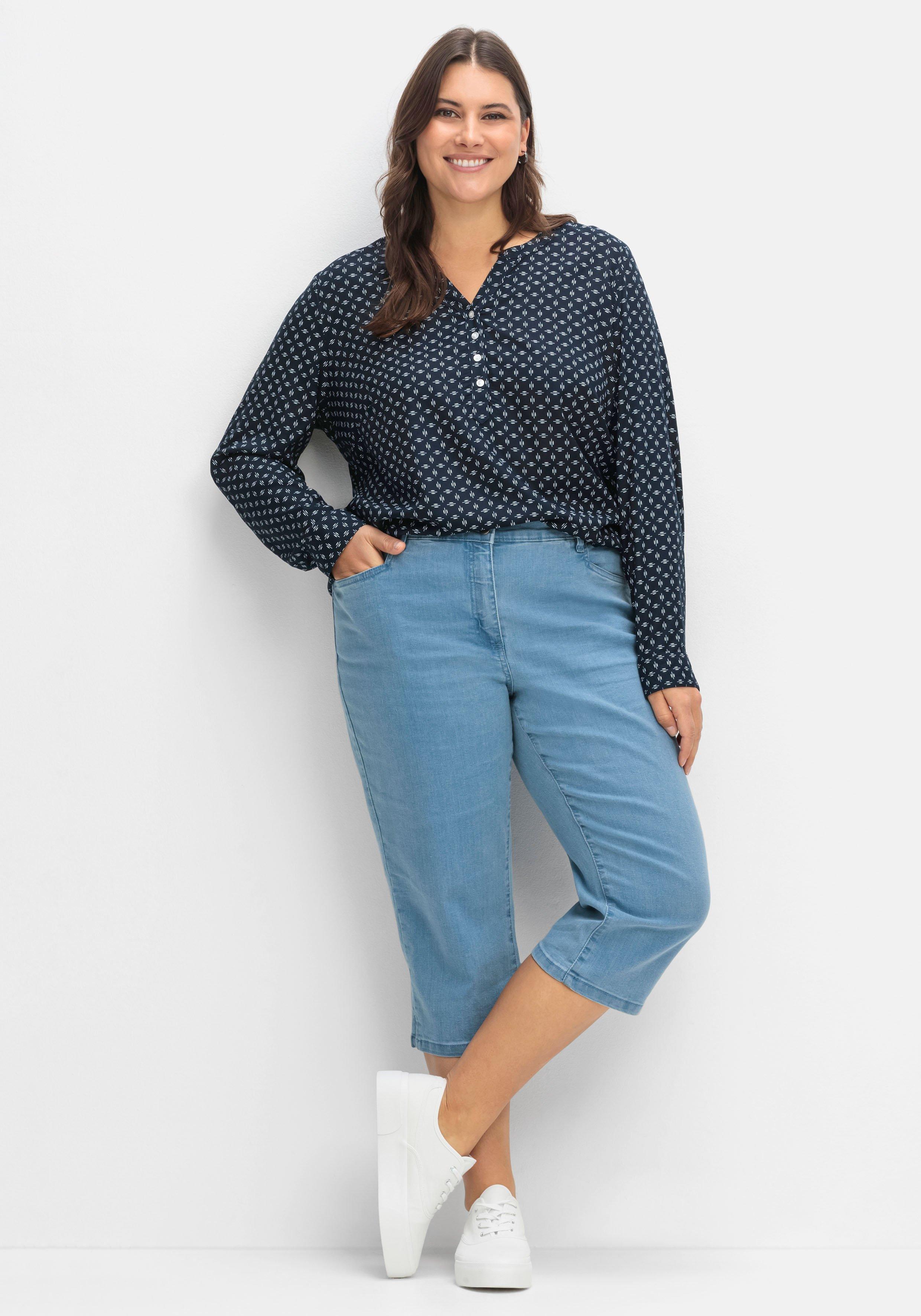 Caprijeans mit Teilgummibund und Glitzersteinen
