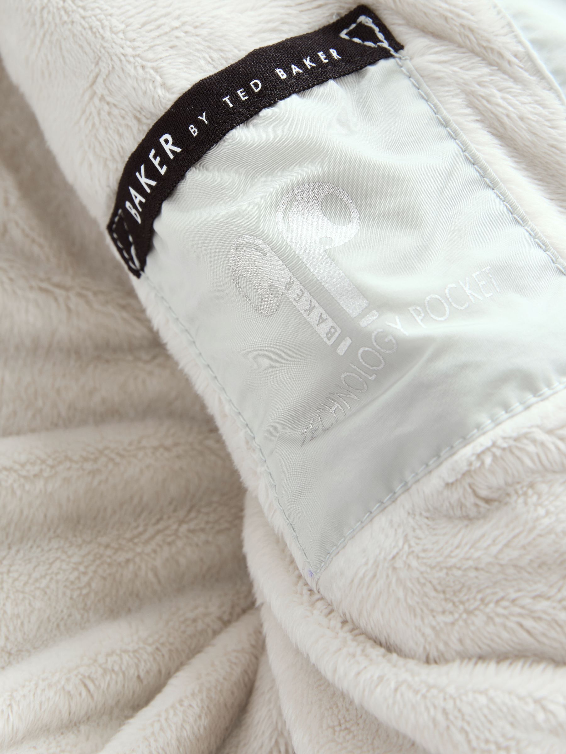 Mintgroen - Baker by Ted Baker - Regenbestendige gewatteerde jas met strikzak en V-vormige print
