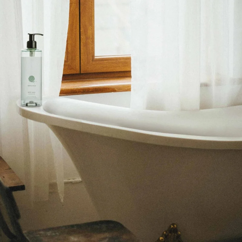 GFL - Gel douche - Geneva Guild - 380ml - x18 - Rechargeable