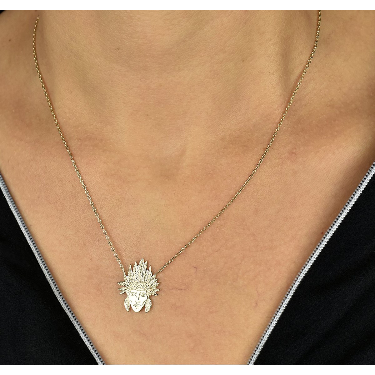 Collier tête d'indien d'Amérique amérindien coiffe plume Plaqué OR 750 3 microns