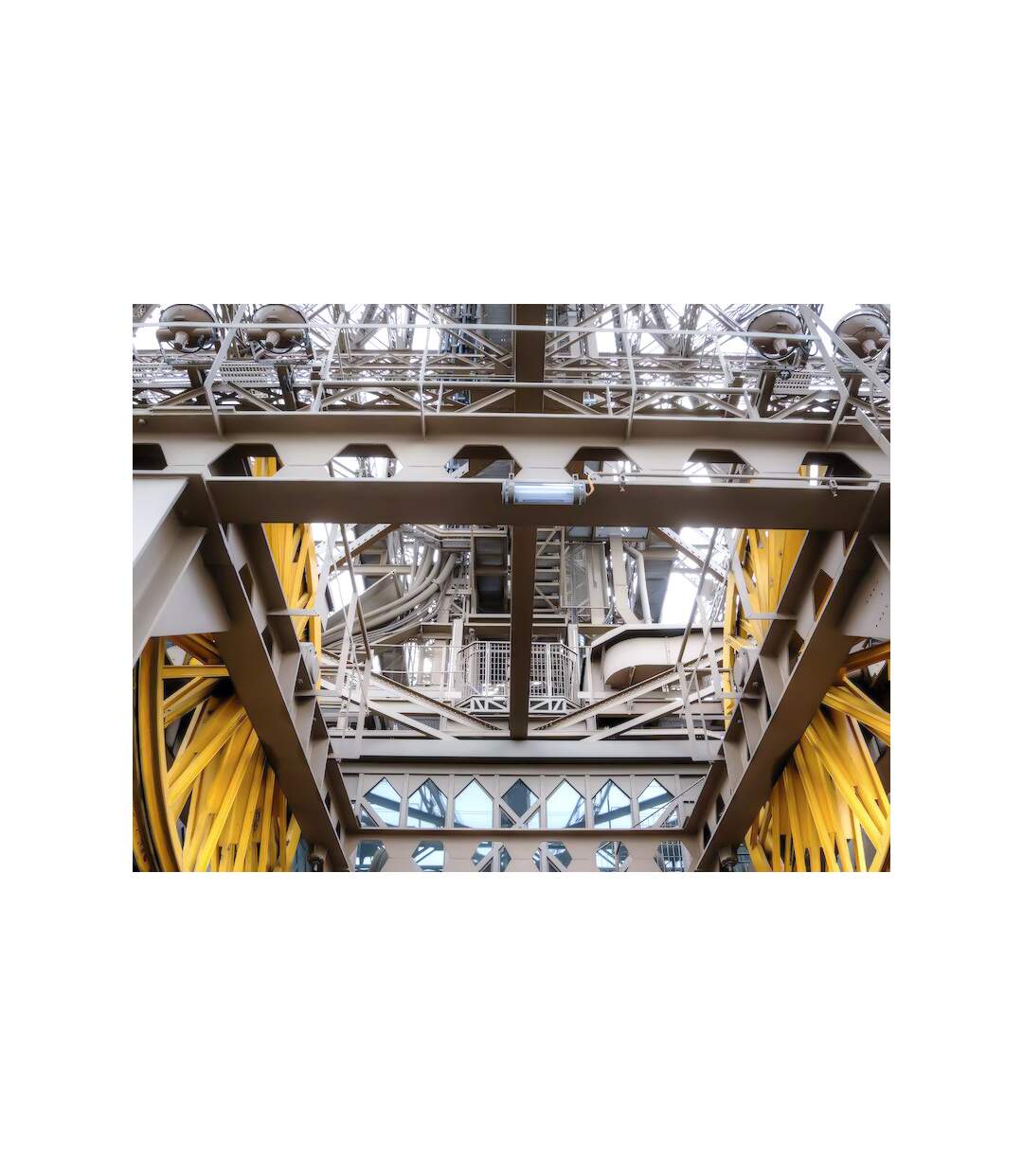 Accès au sommet de la tour Eiffel avec billet coupe-file et audio-guide pour 1 adulte et 1 enfant - SMARTBOX - Coffret Cadeau Sport & Aventure