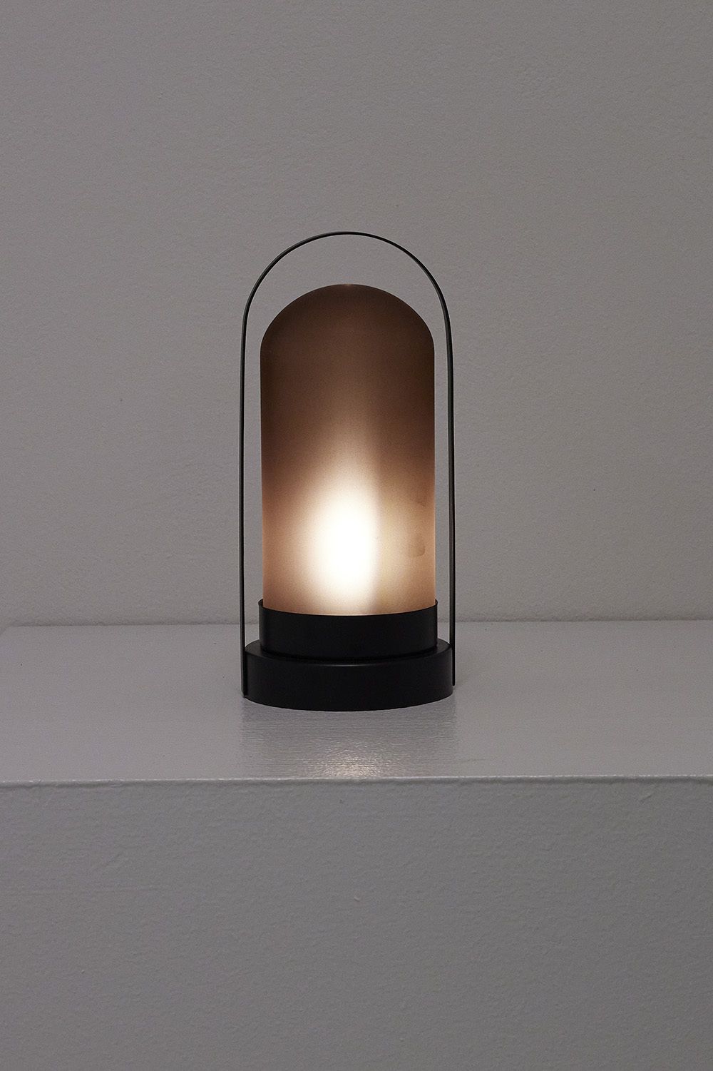 Ledlampe i glass med hank Anouk