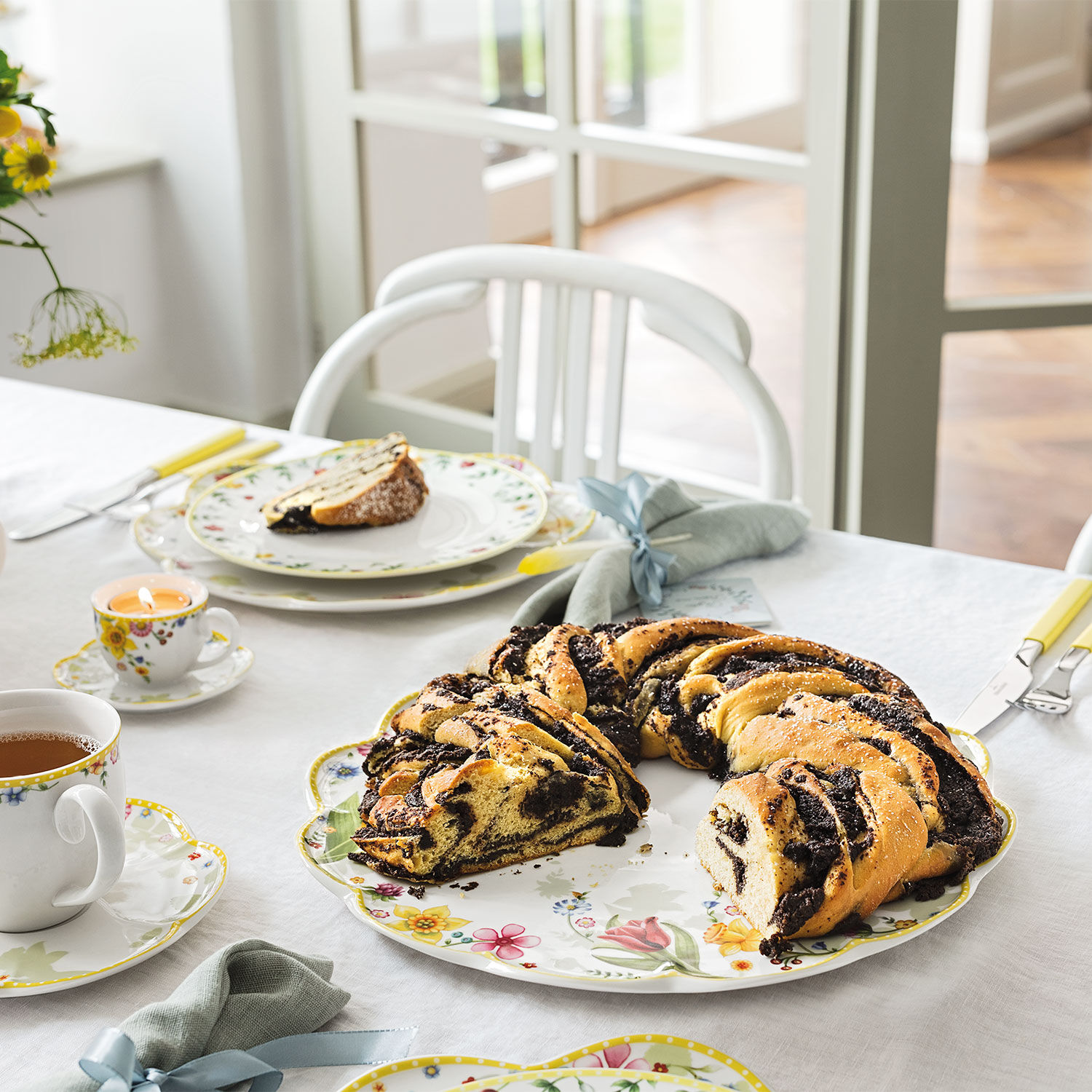 Spring Awakening Cake plate Yellow, 12.9'', Premium Porcelain