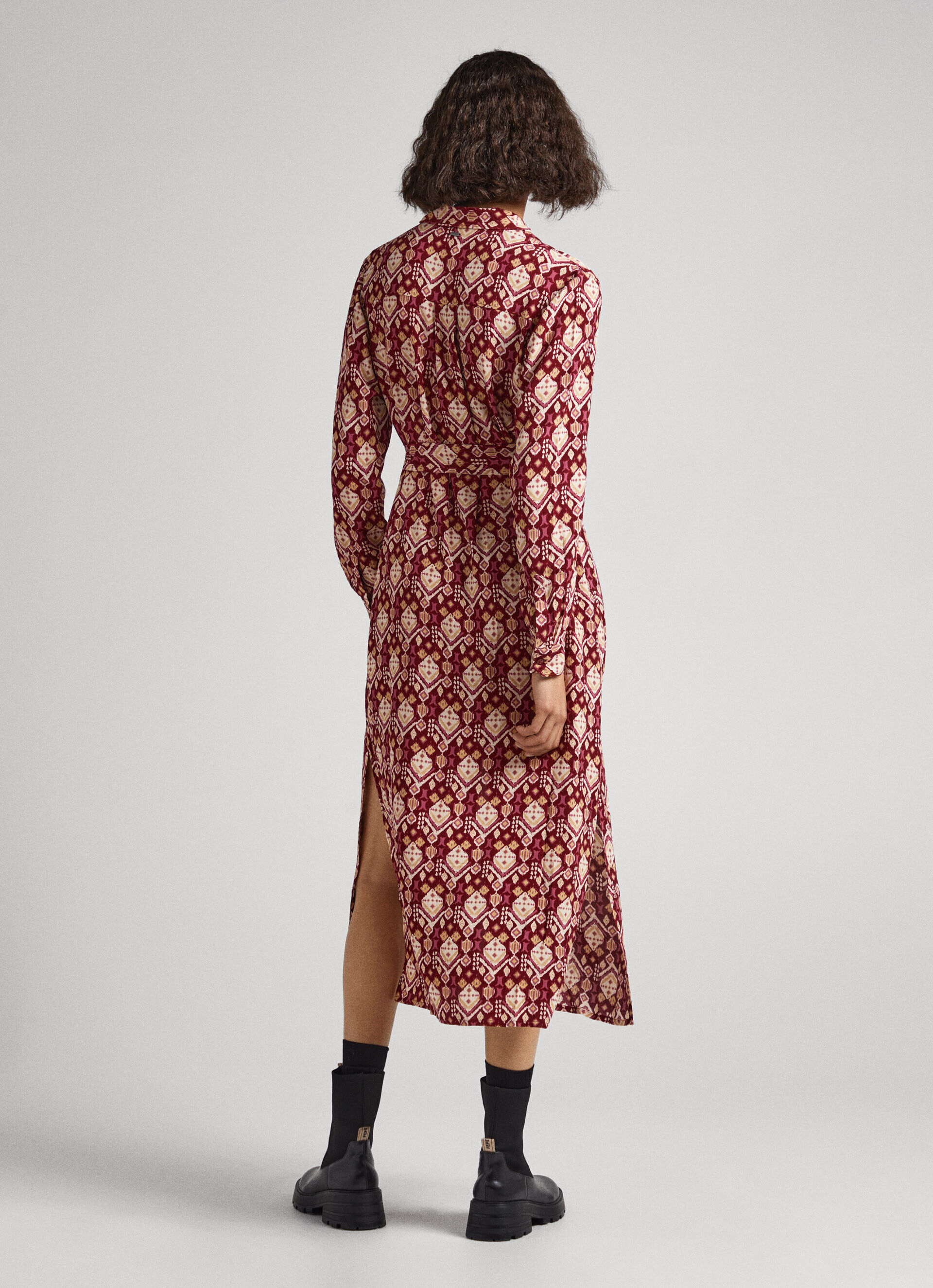 VESTIDO COM ESTAMPA ORNAMENTAL - multicolorido