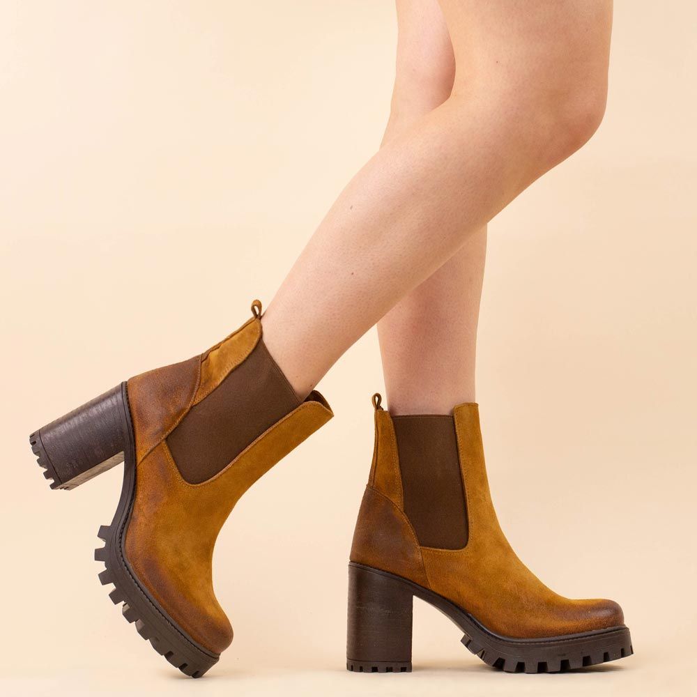 High heeled boots cognac met elastiek